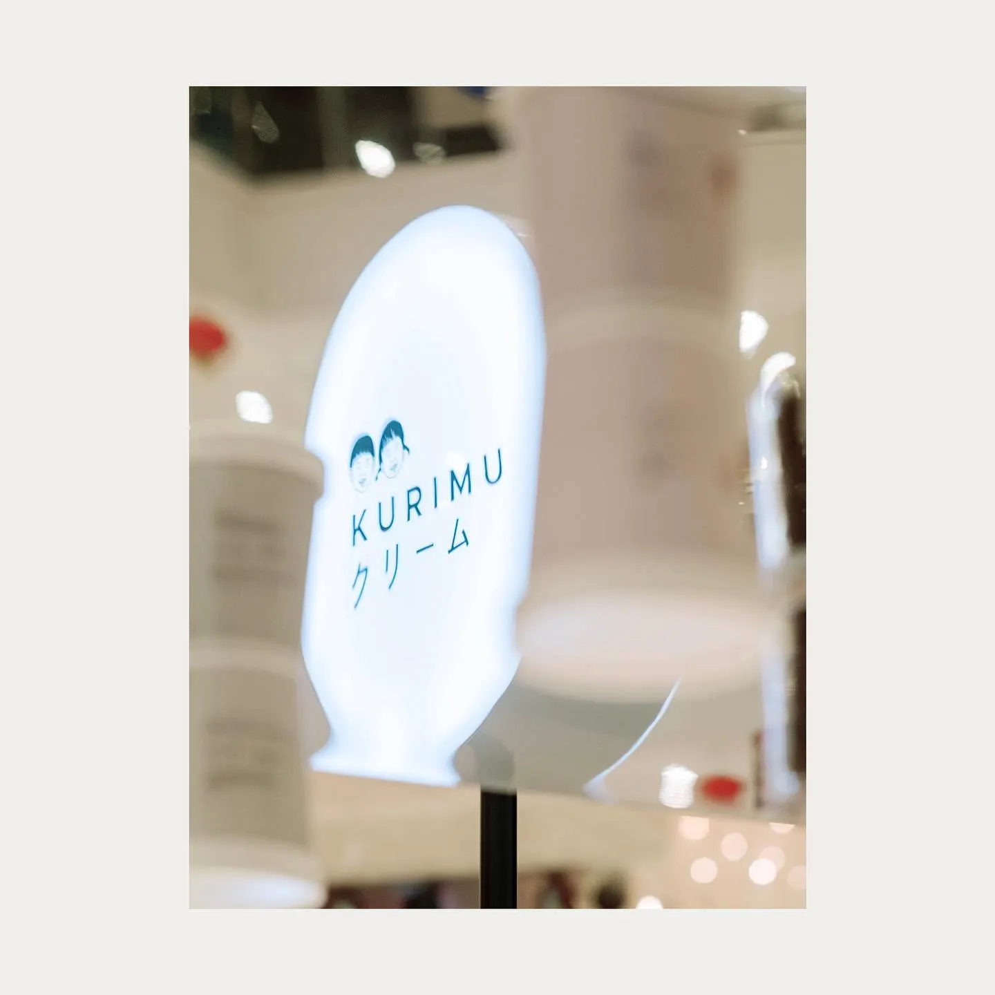 Kurimu illuminated scoop booth sign at an event