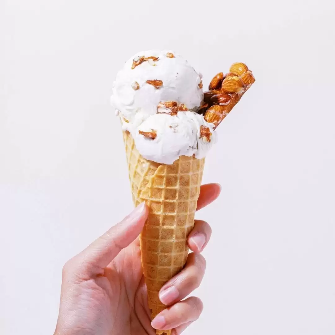 MISO MASCARPONE WITH PASSION FRUIT ALMOND PRALINE - Image 3